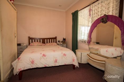 Property photo of 3 Kalara Road Koongamia WA 6056