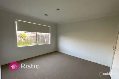 Property photo of 11 Cortona Grange Mernda VIC 3754