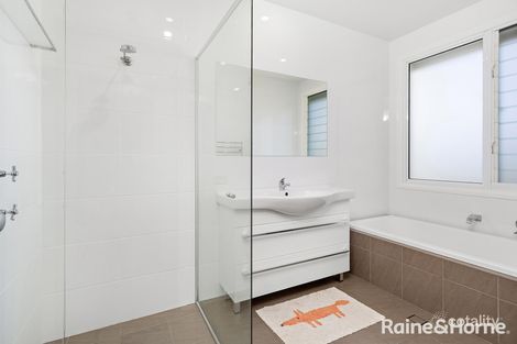 Property photo of 32 Banool Circuit Bomaderry NSW 2541