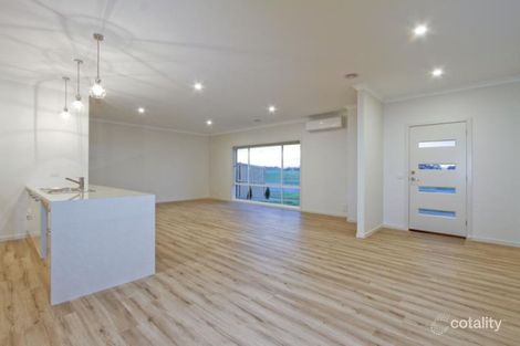 Property photo of 17 Cantwell Drive Sale VIC 3850