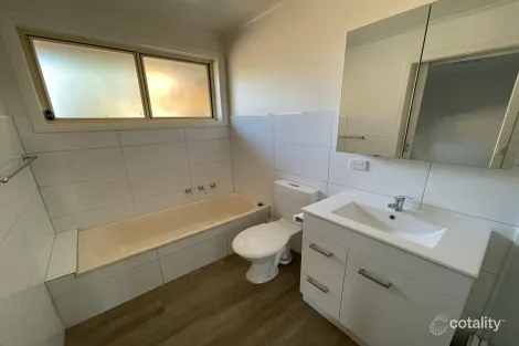 Property photo of 2/4 Skipton Court Wodonga VIC 3690