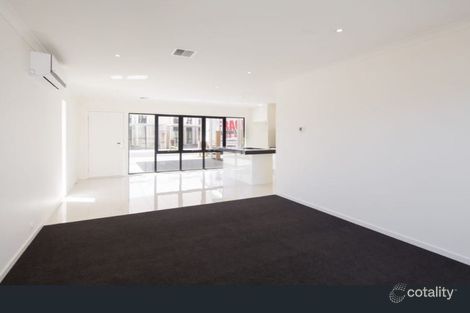 Property photo of 10 Orana Way Springvale VIC 3171