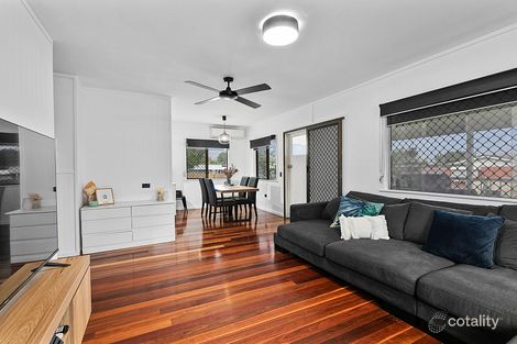 Property photo of 9 Blaxland Street Eastern Heights QLD 4305