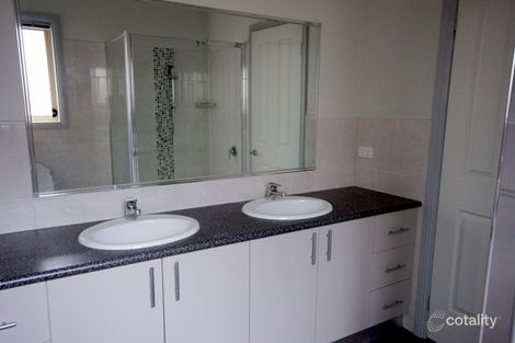 Property photo of 2/11 Smethurst Avenue Pakenham VIC 3810