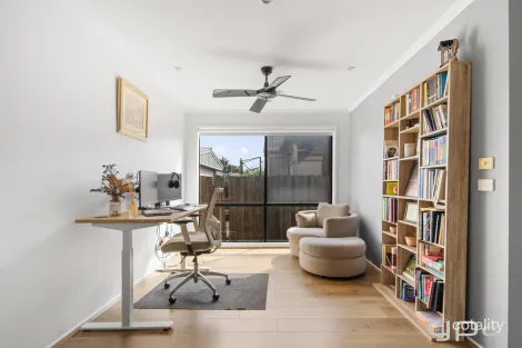 Property photo of 15 Retreat Place Werribee VIC 3030