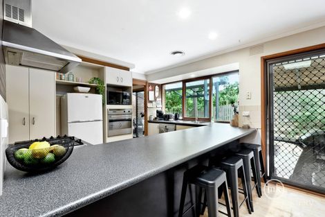Property photo of 16 Bainbridge Drive Eltham VIC 3095