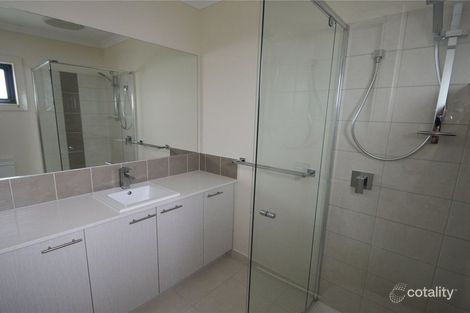 Property photo of 8 Garden Place Notting Hill VIC 3168