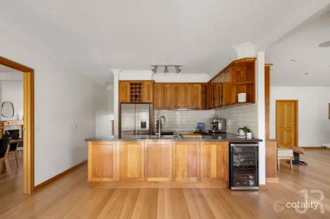 Property photo of 8 Clover Close Berwick VIC 3806