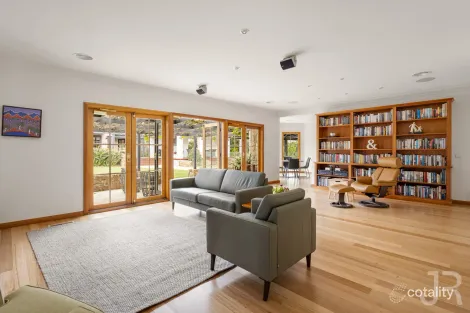 Property photo of 8 Clover Close Berwick VIC 3806