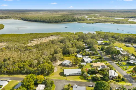 88 EMPEROR ST, TIN CAN BAY, QLD 4580