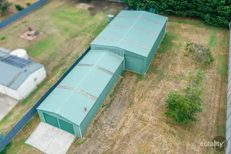 Property photo of 33 Ewing Drive Romsey VIC 3434