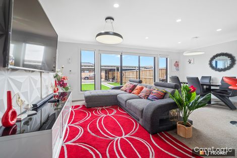 Property photo of 20 Heathwren View Werribee VIC 3030