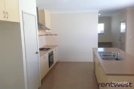 Property photo of 11 Bremer Way South Yunderup WA 6208