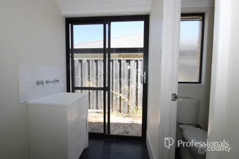 Property photo of 67 Kelston Way Australind WA 6233