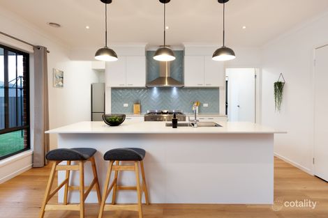 Property photo of 18 Hampshire Boulevard Leneva VIC 3691