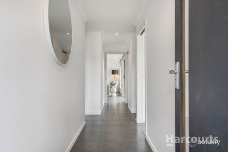 Property photo of 1 Lotus Place Brookfield VIC 3338