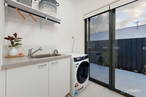 Property photo of 18 Hampshire Boulevard Leneva VIC 3691