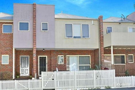 Property photo of 15 The Lairidge Kensington VIC 3031