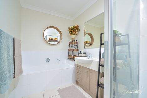 Property photo of 20 Orchard Drive Kirkwood QLD 4680