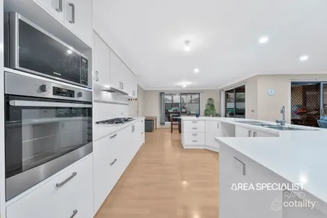 Property photo of 14 Alder Way Cranbourne VIC 3977