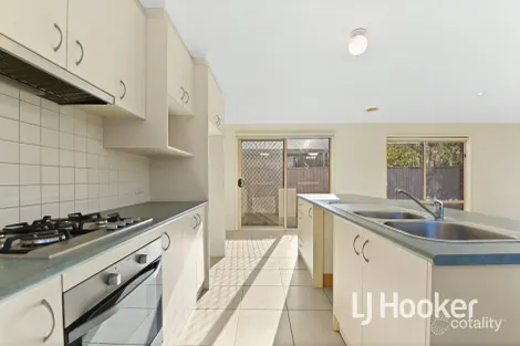 Property photo of 2 Catherine Place Pakenham VIC 3810