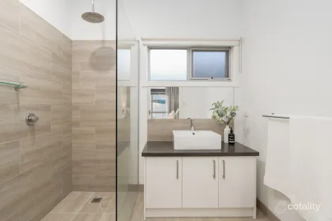 Property photo of 42A Fairbrae Avenue Belmont VIC 3216