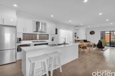 42 STRINGER AVE, CRANBOURNE, VIC 3977