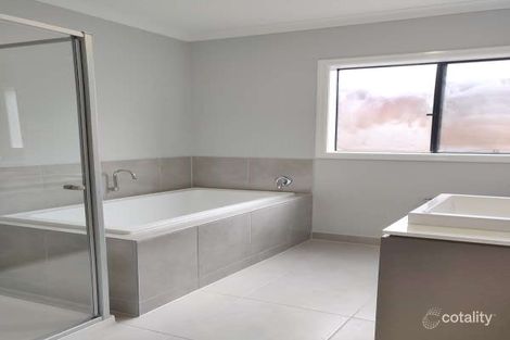 Property photo of 27 Swainson Close Tarneit VIC 3029