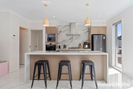 Property photo of 48 Bellhouse Crescent Moncrieff ACT 2914