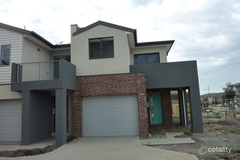4/10 Mickleham Dr, Cranbourne North, VIC 3977