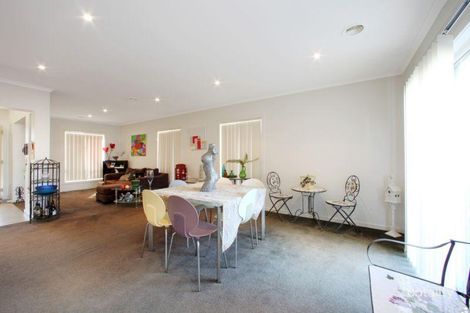 Property photo of 94 Sovereign Manors Crescent Rowville VIC 3178