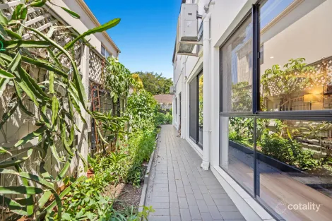 Property photo of 1/6 Crombie Avenue Surfers Paradise QLD 4217