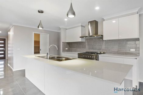 Property photo of 18 Redleaf Avenue Warragul VIC 3820