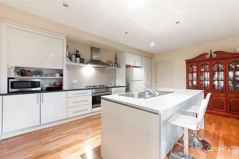 Property photo of 26 Lorikeet Drive Berwick VIC 3806