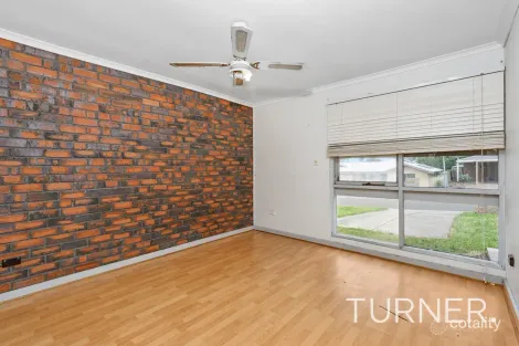 Property photo of 33 Flinders Crescent Hackham SA 5163