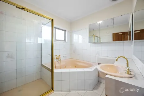 Property photo of 5 Debanne Court Narre Warren VIC 3805