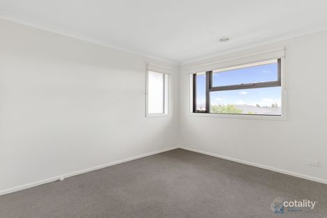 Property photo of 3 Ruislip Avenue Strathtulloh VIC 3338