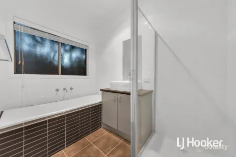 Property photo of 3 Marbella Waters Point Cook VIC 3030