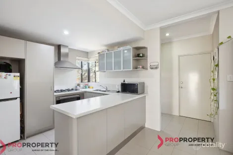 Property photo of 2/5 Pulchella Street Wattle Grove WA 6107