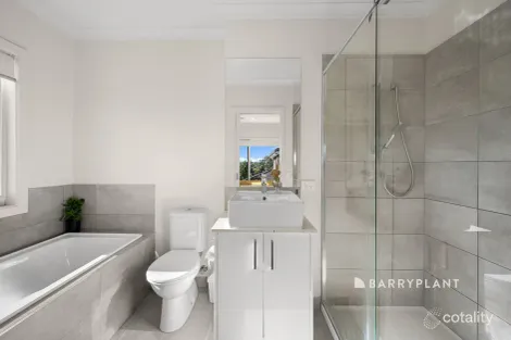 Property photo of 8/18 Sylvanwood Crescent Narre Warren VIC 3805