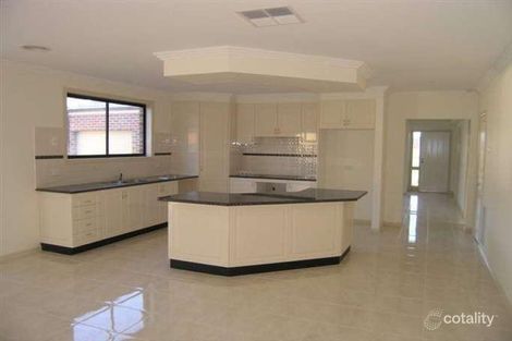 Property photo of 11 Nepean Way Taylors Hill VIC 3037