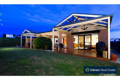 Property photo of 10 Champagne Grove Narre Warren South VIC 3805