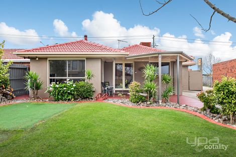 Property photo of 32 Pinnaroo Circuit Meadow Heights VIC 3048