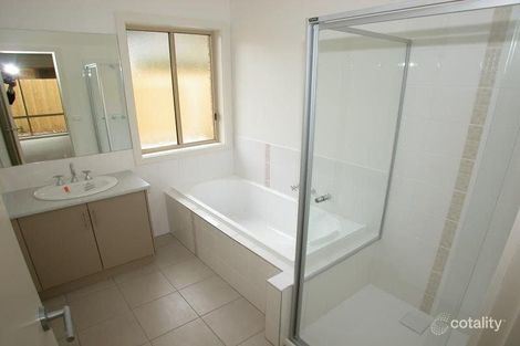 Property photo of 2/12 Cullis Parade Bayswater VIC 3153