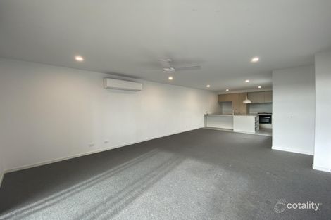 Property photo of 18 Oakden Crescent St Albans VIC 3021