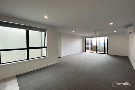 Property photo of 18 Oakden Crescent St Albans VIC 3021