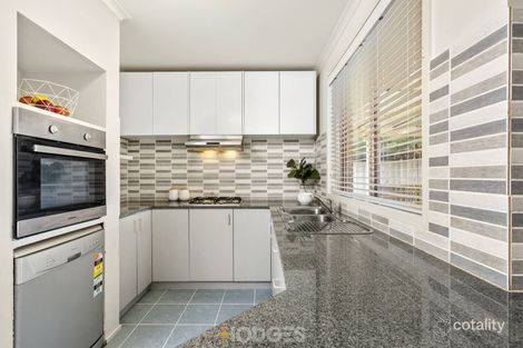 Property photo of 5 Carmarthen Close Werribee VIC 3030