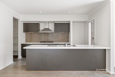 Property photo of 9 Chartwell Avenue Truganina VIC 3029