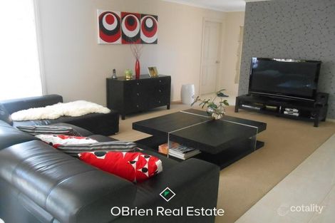 Property photo of 33 Broadstone Way Cranbourne VIC 3977