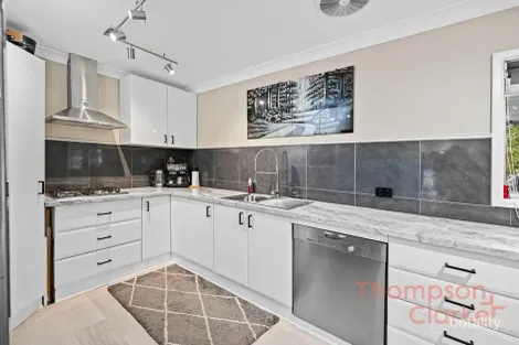 Property photo of 5 Unicomb Close Rutherford NSW 2320